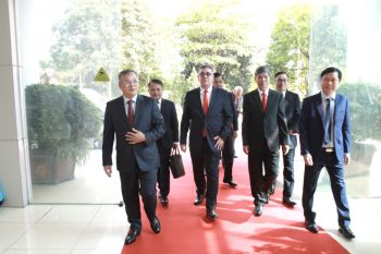 Bộ trưởng Bộ Nội vụ Cuba làm việc Cục Công nghiệp An ninh và thăm Công ty Thanh Bình-BCA